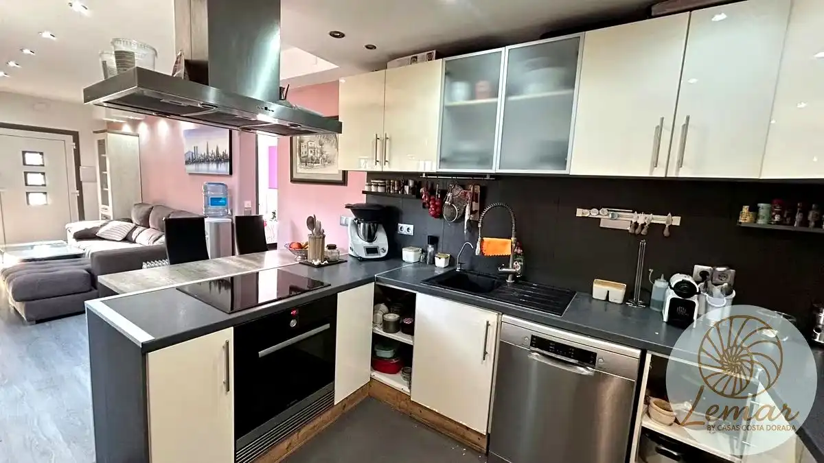 Cocina de Casa o chalet en venta en Castelldefels con Jardín privado, Terraza y Piscina