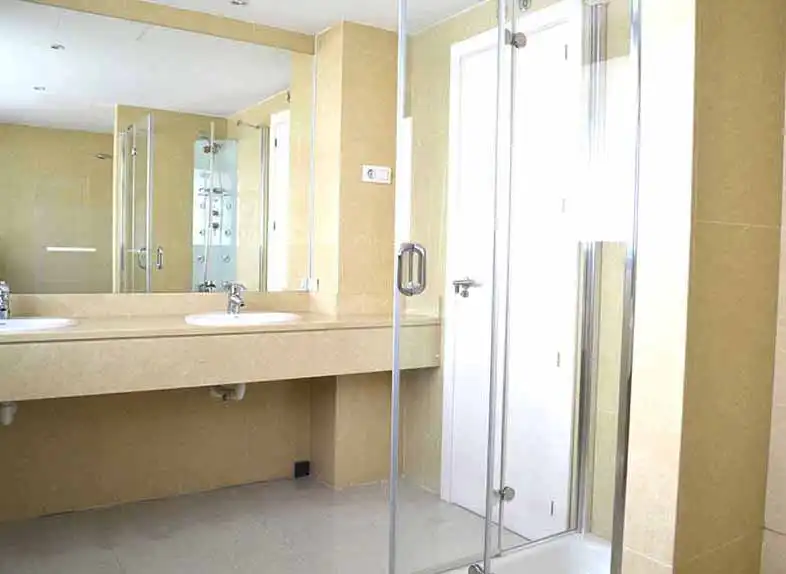 Bathroom of Detached homes for rent in La Moraleja  with Air Conditioner, Heating and Private garden