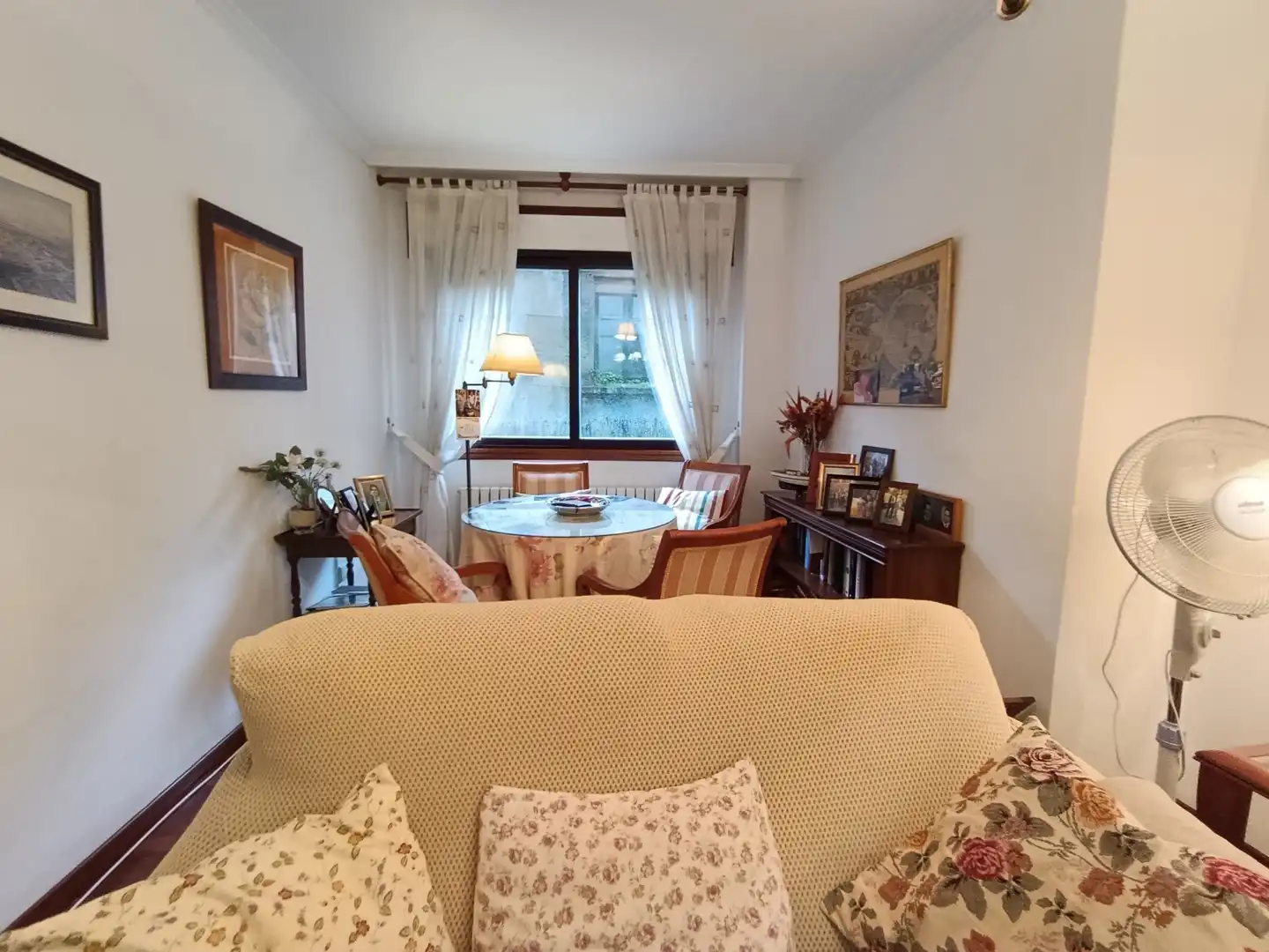 Living room of Flat for sale in Pontevedra Capital   with Heating, Parquet flooring and Furnished