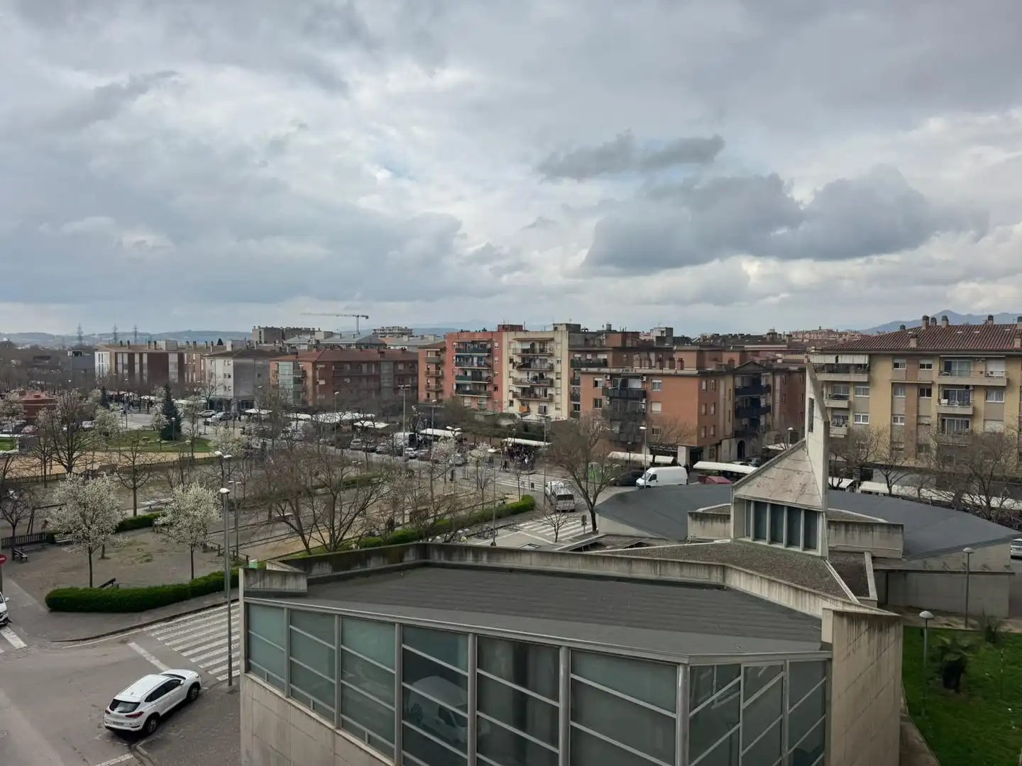 Außenansicht von Wohnung zum Verkauf in Girona mit Klimaanlage, Heizung und Terrasse