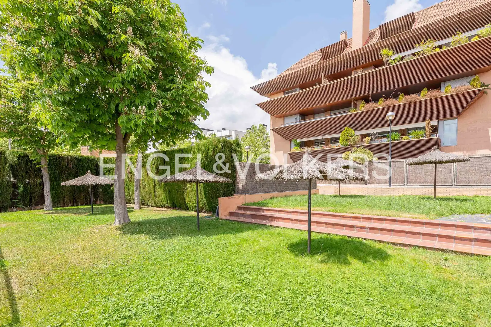 Vista exterior de Ático de alquiler en Boadilla del Monte con Aire acondicionado, Calefacción y Parquet
