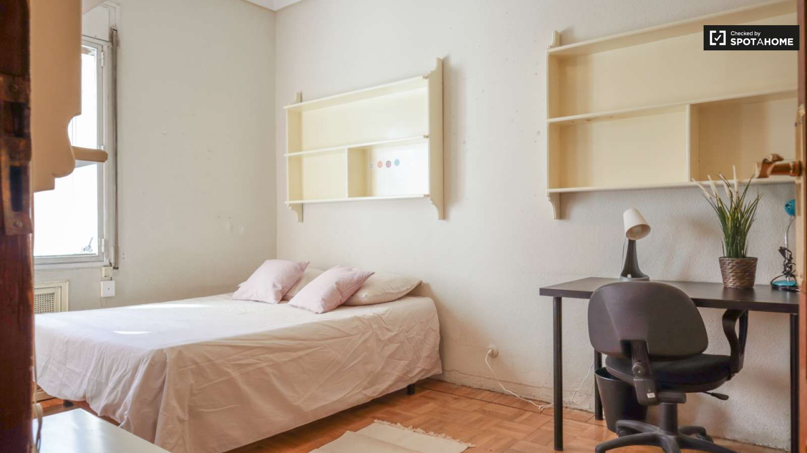 Bedroom of Flat to share in  Madrid Capital  with Air Conditioner, Heating and Terrace
