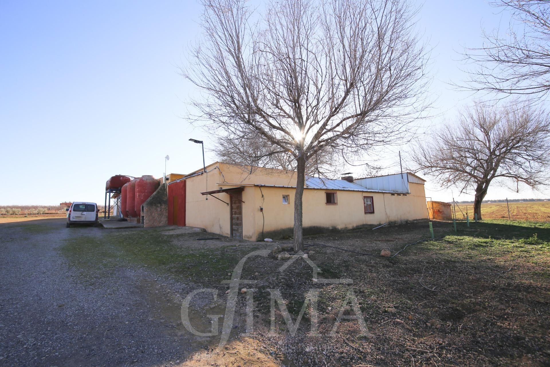Exterior view of Land for sale in Argamasilla de Alba