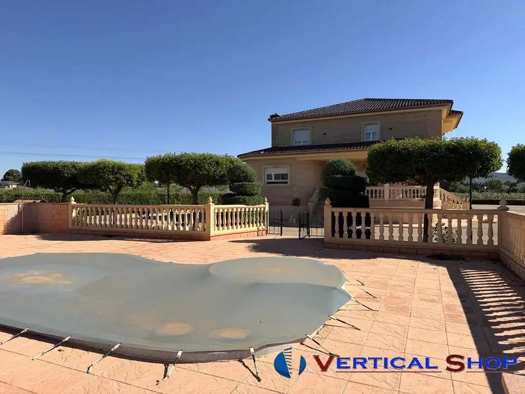 Piscina de Casa o xalet en venda en Yecla amb Aire condicionat i Calefacció