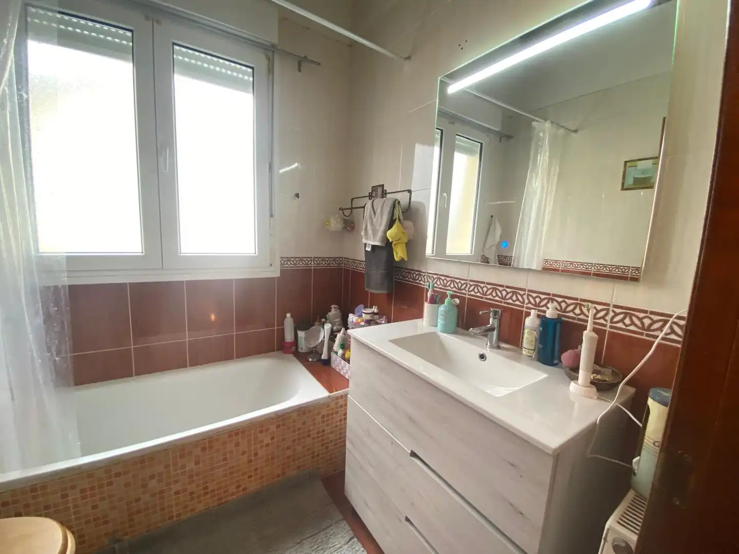 Bathroom of Detached homes for sale in Castro-Urdiales  with Heating, Private garden and Parquet flooring
