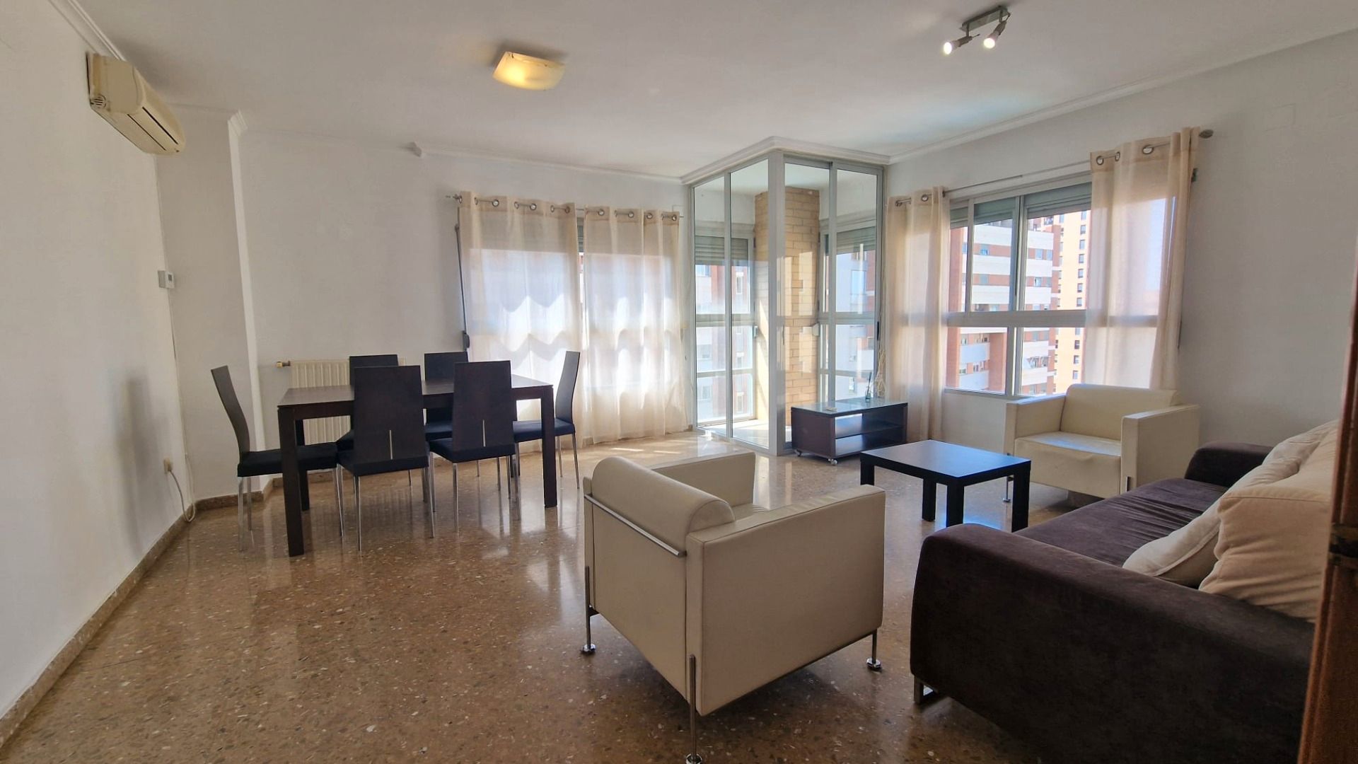 Sala d'estar de Pis de lloguer en  Valencia Capital amb Aire condicionat, Calefacció i Terrassa