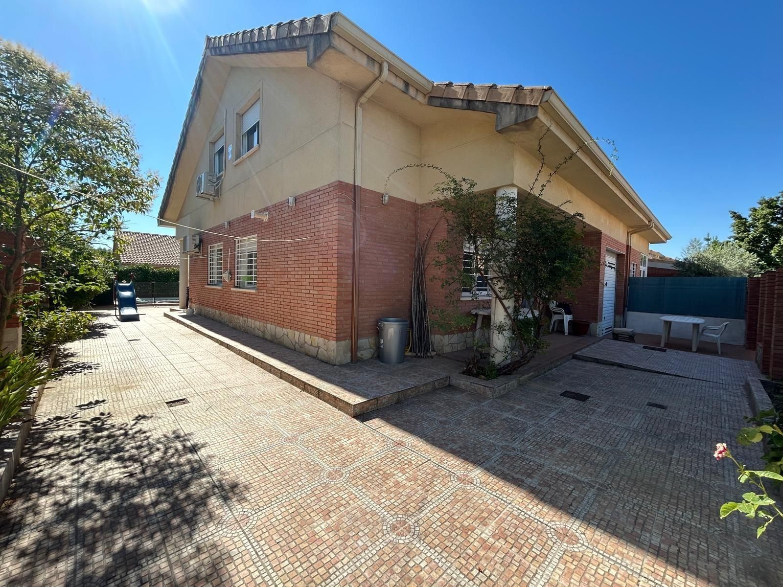 Exterior view of Single-family semi-detached for sale in Pioz  with Air Conditioner and Heating