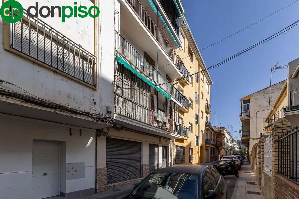 Außenansicht von Wohnung zum Verkauf in Granada
