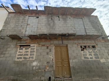 Casa con balcón en venta en DR TELLO 9
