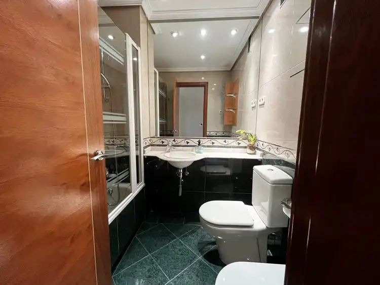 Baño de Piso de alquiler en Madrid con Aire acondicionado, Calefacción y Parquet