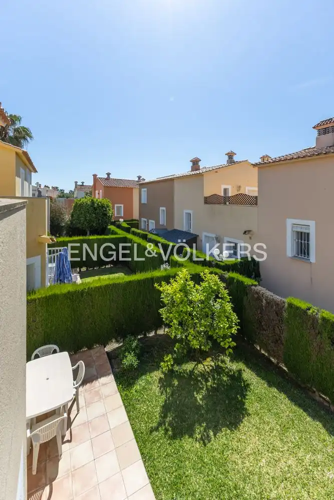 Vista exterior de Casa o chalet de alquiler en Oliva con Aire acondicionado, Calefacción y Jardín privado