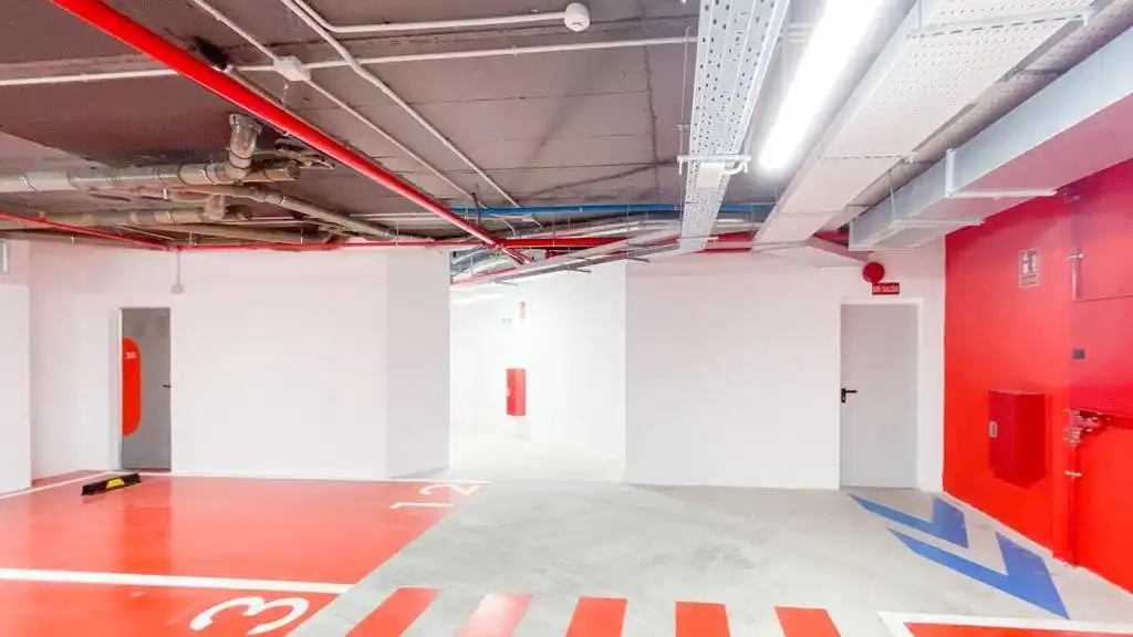 Parkplatz von Wohnung zur Miete in Málaga mit Klimaanlage, Heizung und Privatgarten