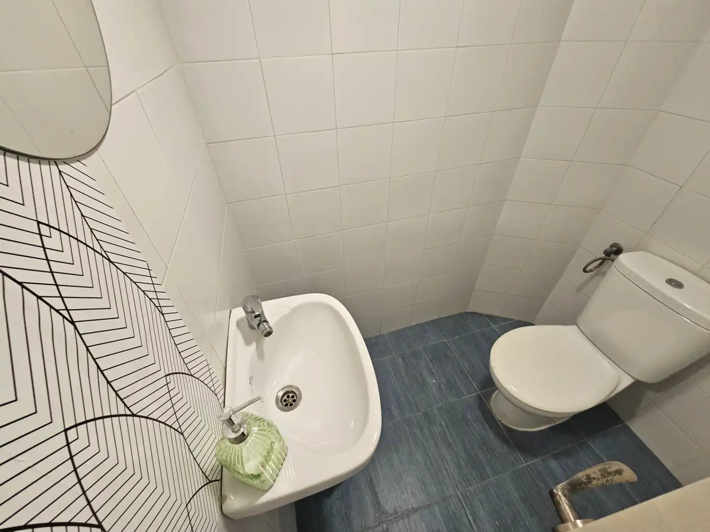 Badezimmer von Geschaftsraum zur Miete in Tarragona mit Klimaanlage, Heizung und Parkett