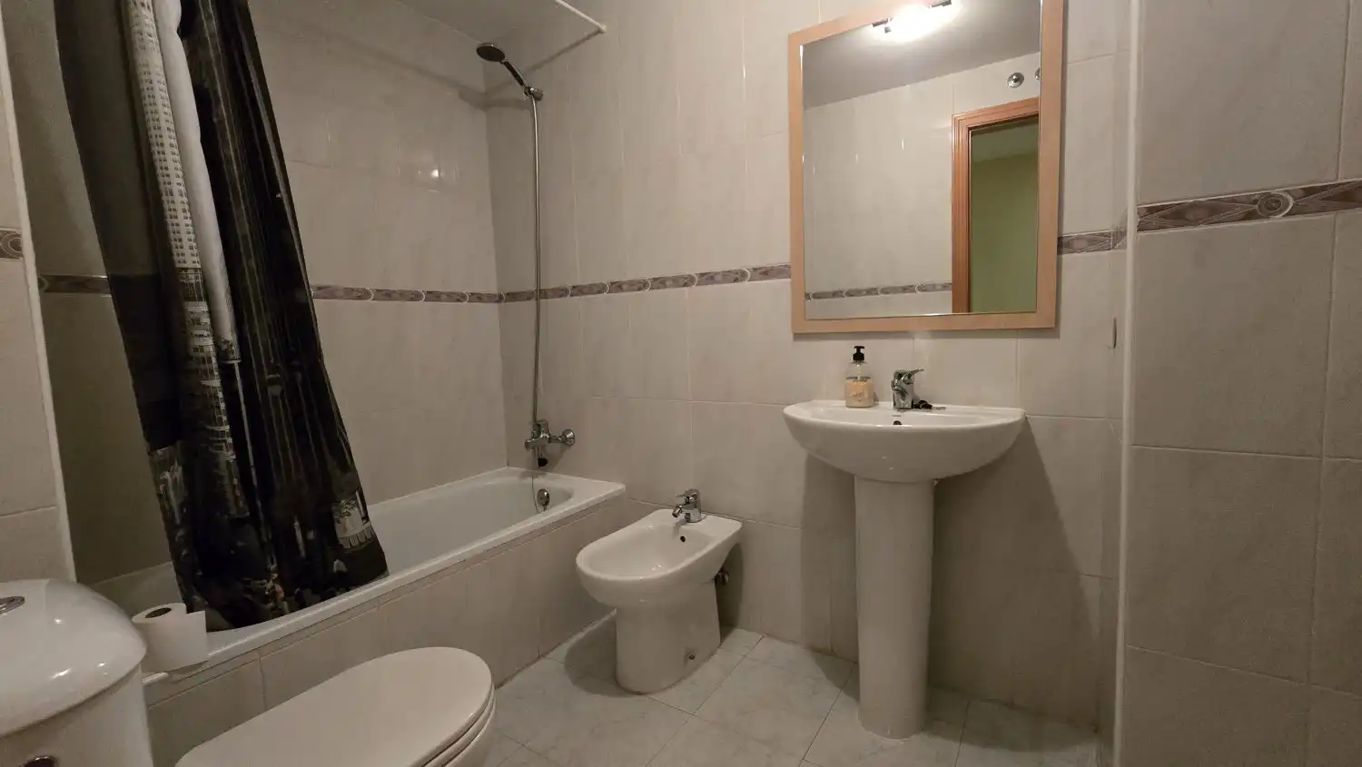 Baño de Piso de alquiler en Humanes de Madrid con Aire acondicionado y Calefacción