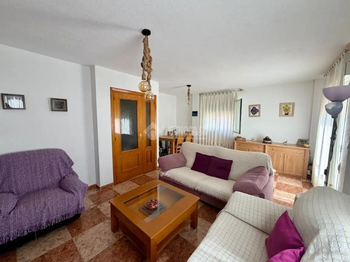 Sala de estar de Casa adosada en venta en Villanueva de la Torre con Jardín privado, Terraza y Balcón