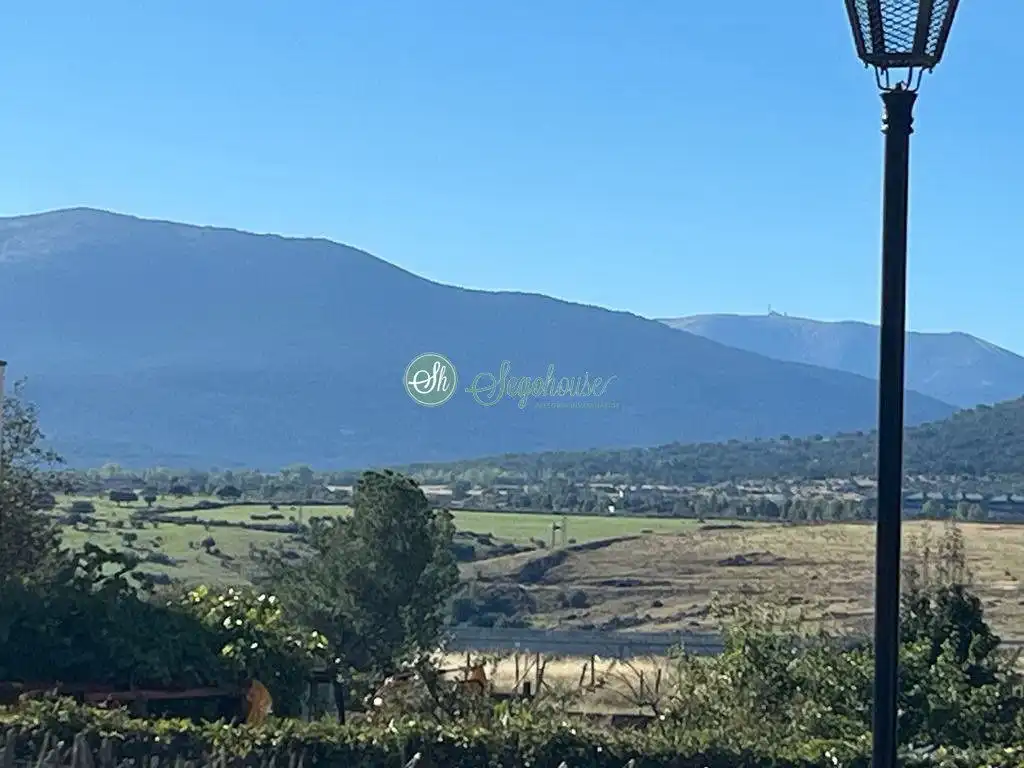 Casa o xalet de lloguer en Palazuelos de Eresma amb Calefacció, Terrassa i Moblat