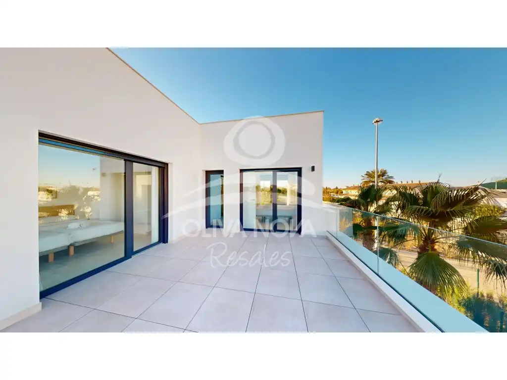 Detached homes for sale in Calle Degas, Oliva Nova