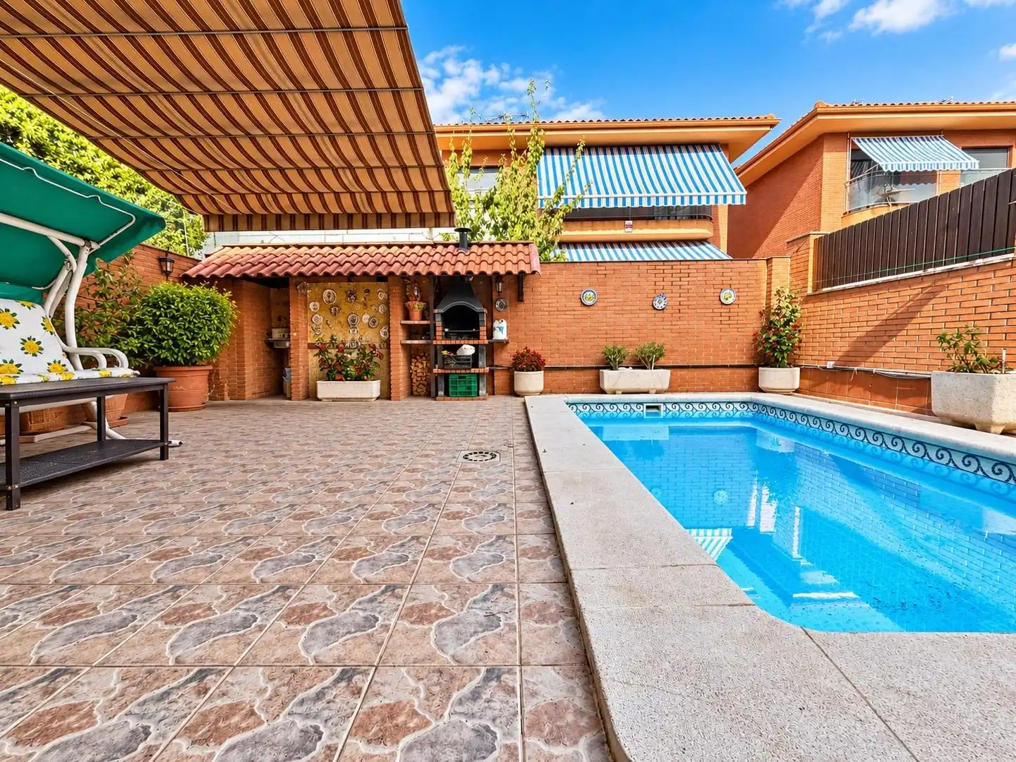 Swimming pool of Detached homes for sale in Seseña  with Air Conditioner, Heating and Private garden