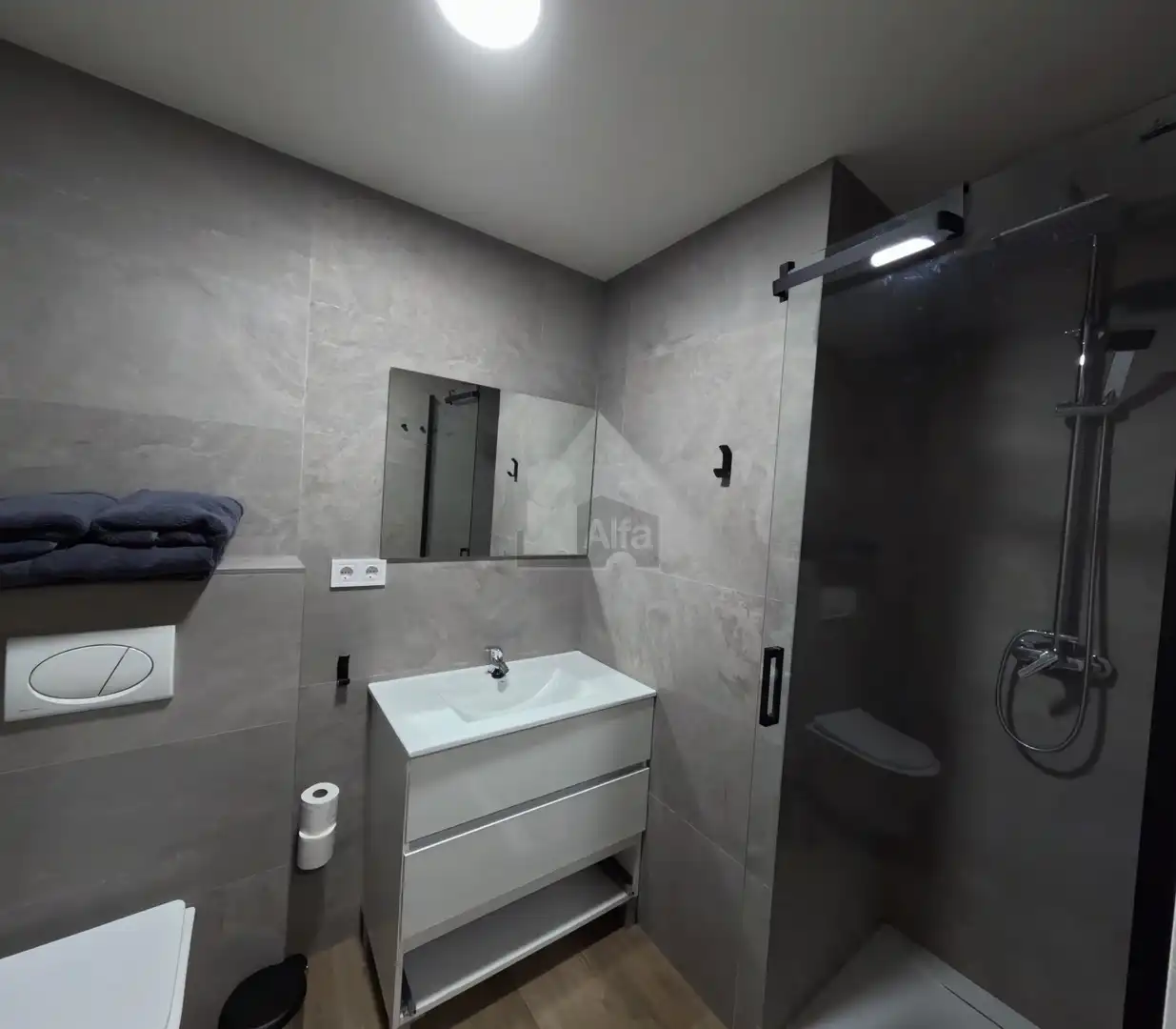 Baño de Piso para compartir en Valencia con Aire acondicionado, Calefacción y Parquet