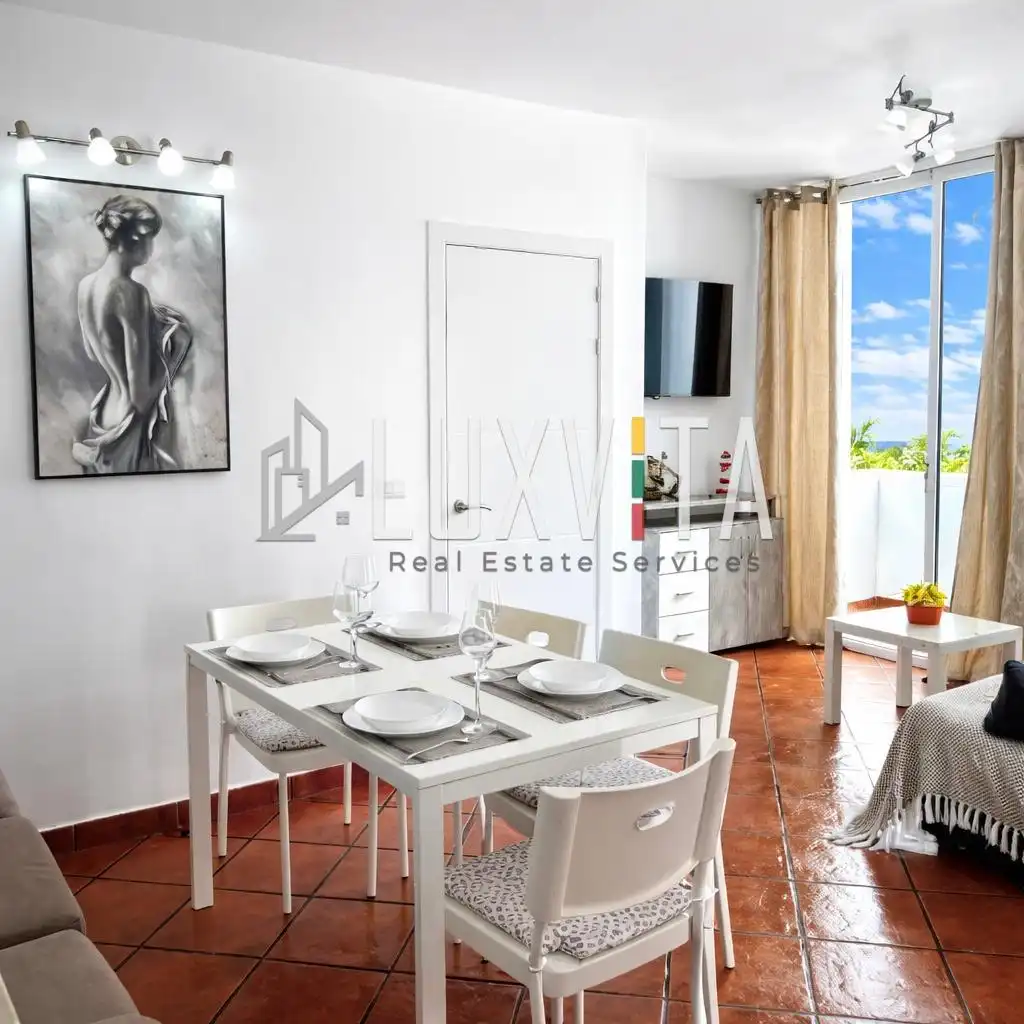 Menjador de Apartament en venda en Arona amb Aire condicionat, Terrassa i Moblat