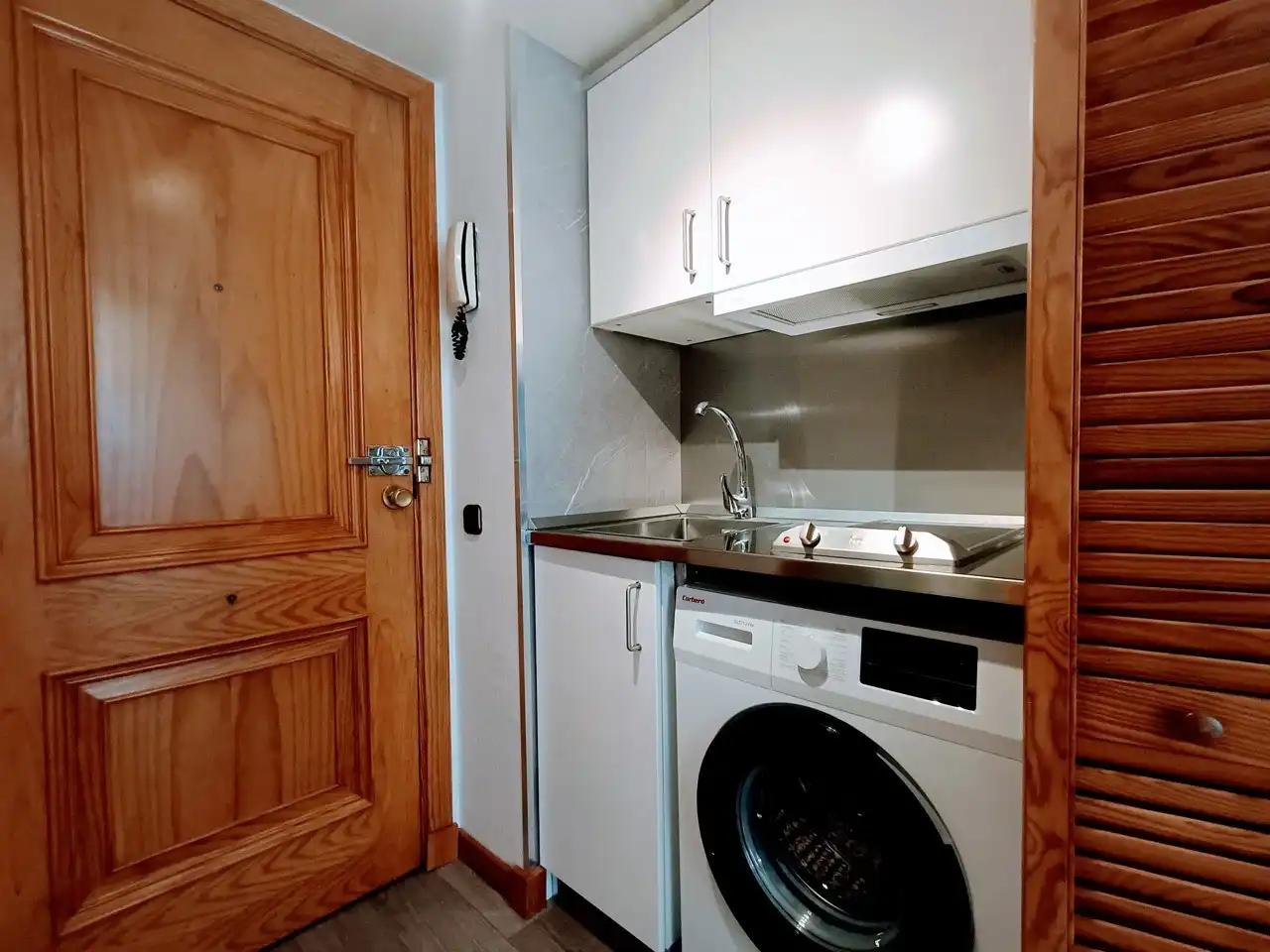 Cuina de Estudi de lloguer en Madrid amb Moblat, Rentadora i Microones