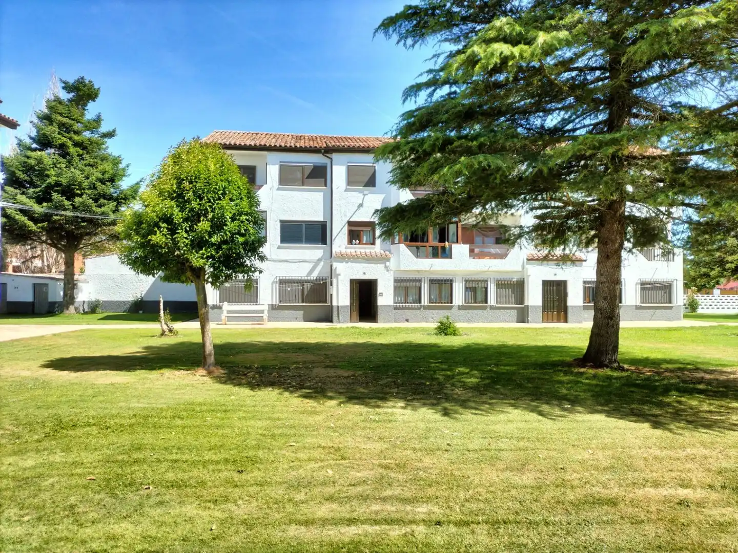Vista exterior de Pis en venda en Villada amb Calefacció, Jardí privat i Terrassa