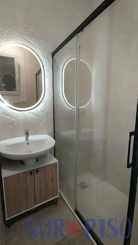 Bathroom of Flat for rent in Bilbao   with Heating and Balcony
