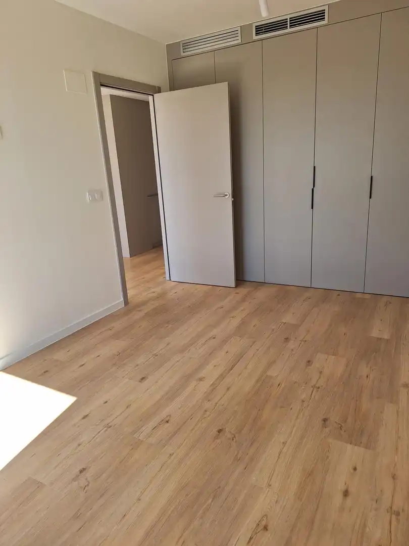 Habitación de Apartamento de alquiler en Alcalá de Henares con Aire acondicionado, Calefacción y Jardín privado