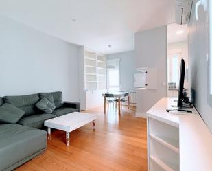 Living room of Flat to rent in  Madrid Capital  with Air Conditioner, Heating and Parquet flooring