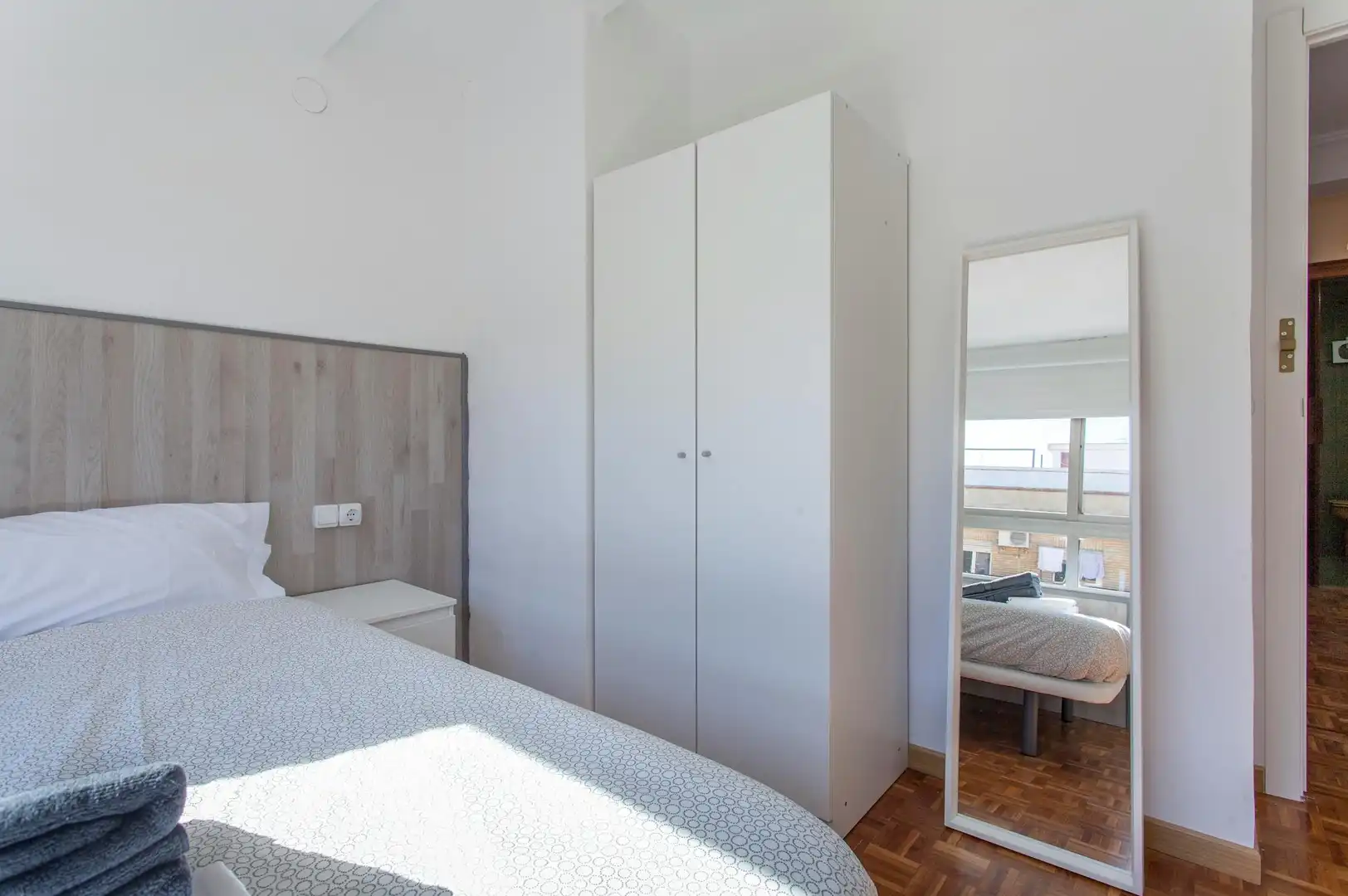 Bedroom of Flat for share in Valencia  with Air Conditioner, Heating and Furnished