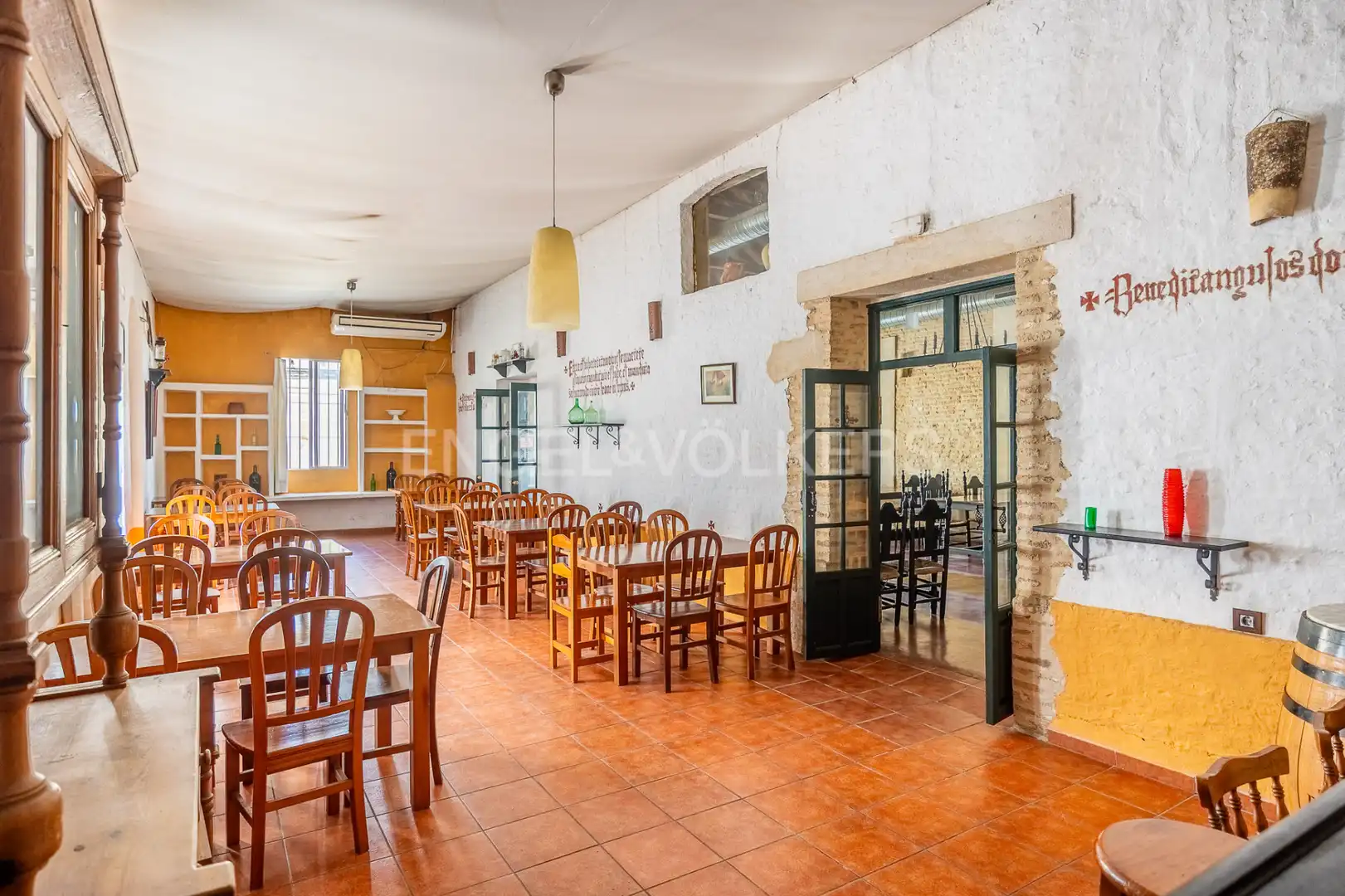 Commercial properties for sale in Villanueva del Ariscal  with Air Conditioner, Heating and Furnished
