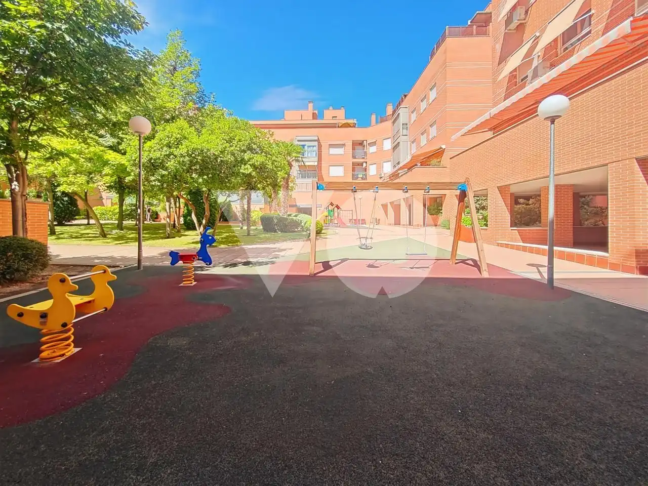 Parking de Piso en venta en Madrid con Aire acondicionado, Calefacción y Trastero