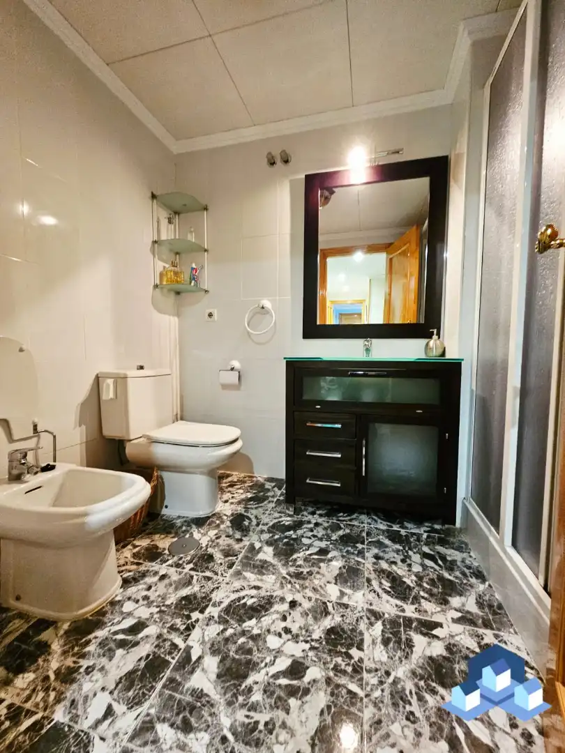 Bathroom of Flat for sale in Lorca  with Air Conditioner, Heating and Storage room