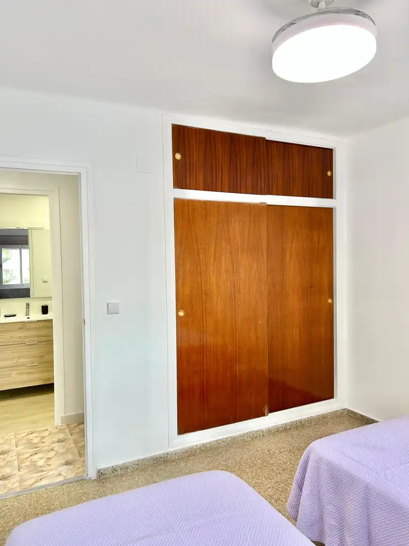 Dormitori de Apartament de lloguer en La Pobla de Farnals amb Aire condicionat, Terrassa i Moblat