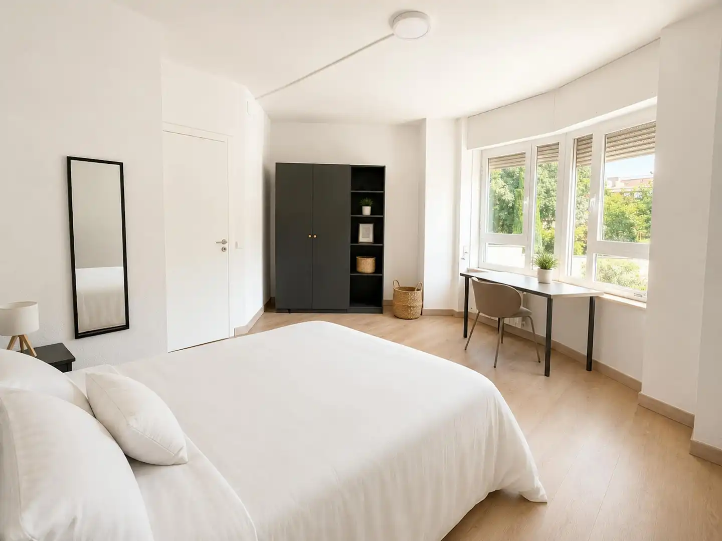 Bedroom of Flat for rent in Madrid  with Air Conditioner, Heating and Washing machine