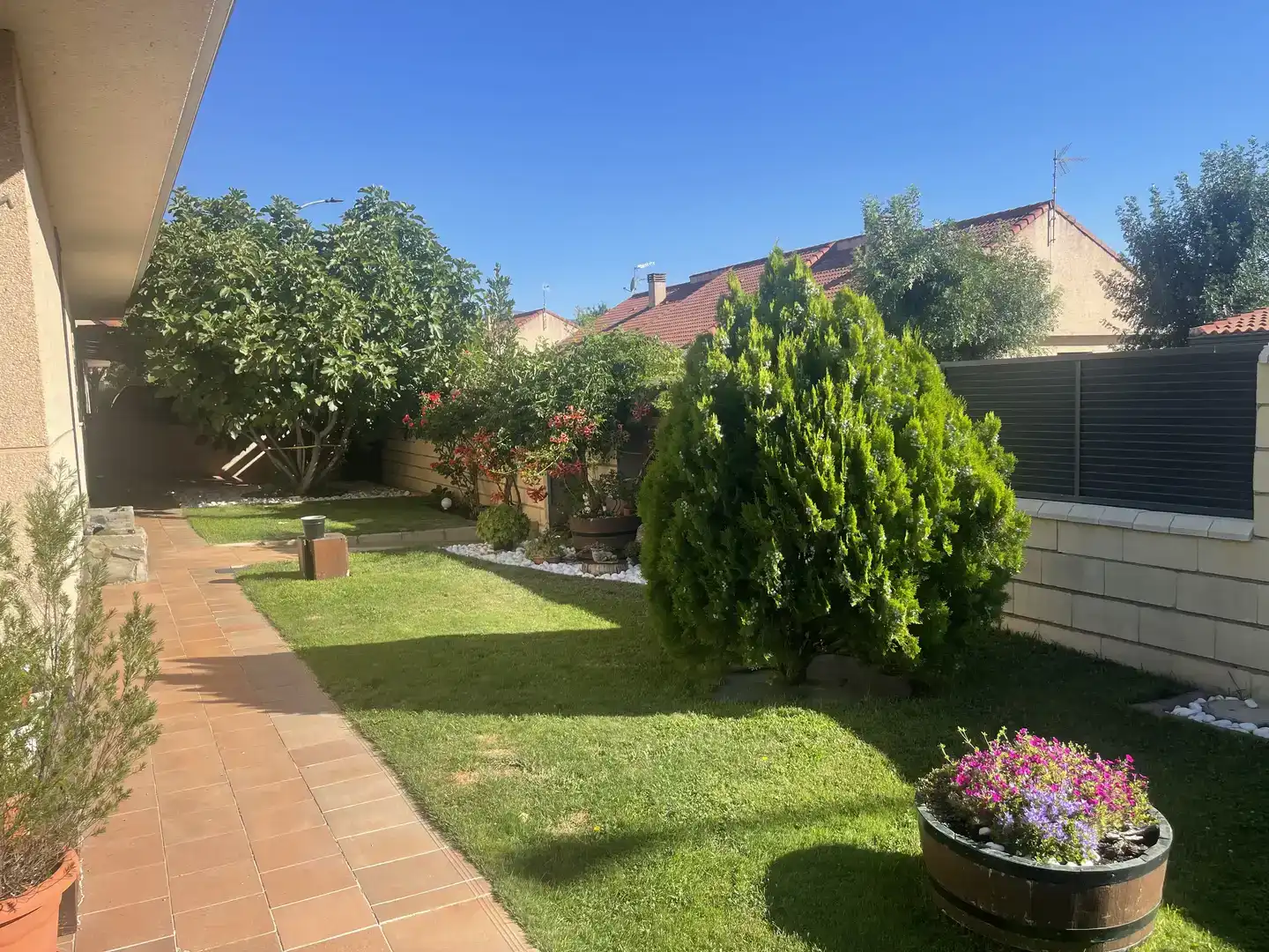 Jardí de Casa adosada en venda en Guadarrama amb Piscina