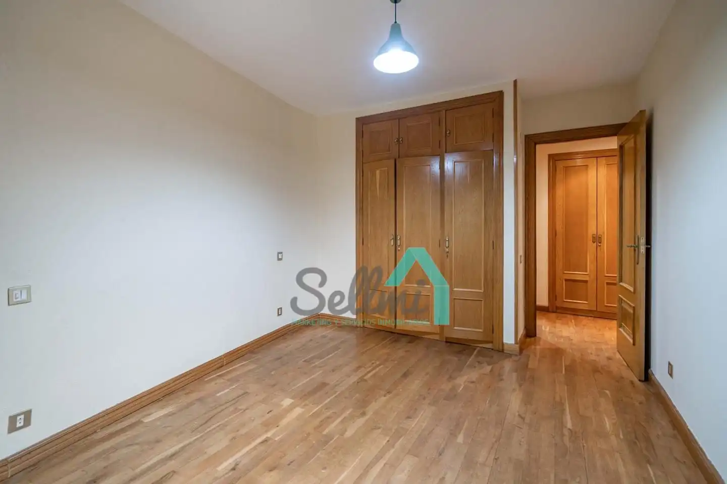 Habitación de Piso en venta en Oviedo  con Calefacción, Parquet y Terraza