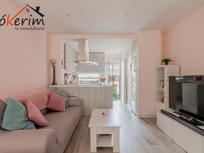 Living room of Single-family semi-detached for sale in  Madrid Capital  with Air Conditioner and Terrace