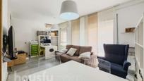 Sala d'estar de Dúplex en venda en L'Hospitalet de Llobregat amb Aire condicionat, Terrassa i Balcó