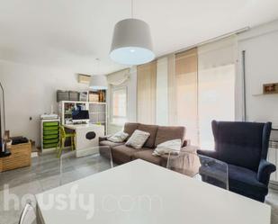 Sala d'estar de Dúplex en venda en L'Hospitalet de Llobregat amb Aire condicionat, Terrassa i Balcó