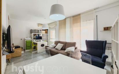 Sala d'estar de Dúplex en venda en L'Hospitalet de Llobregat amb Aire condicionat, Terrassa i Balcó