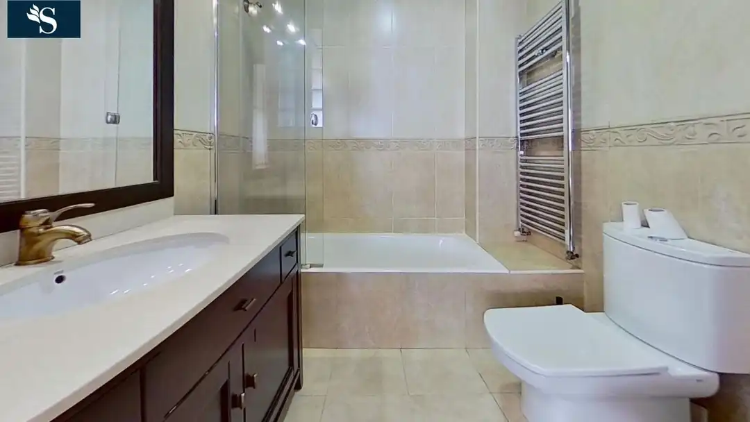 Bathroom of Flat for rent in Madrid  with Air Conditioner, Heating and Terrace