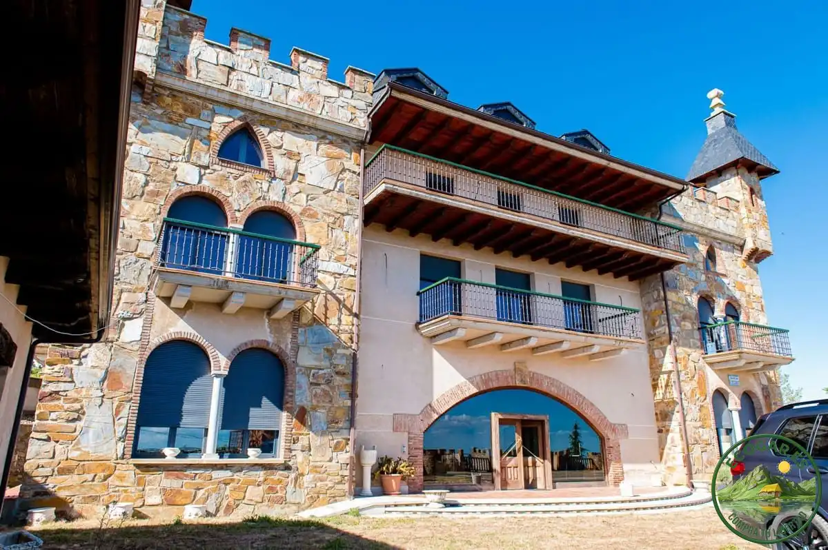 Vista exterior de Casa o xalet en venda en Quintana del Castillo amb Calefacció, Jardí privat i Terrassa