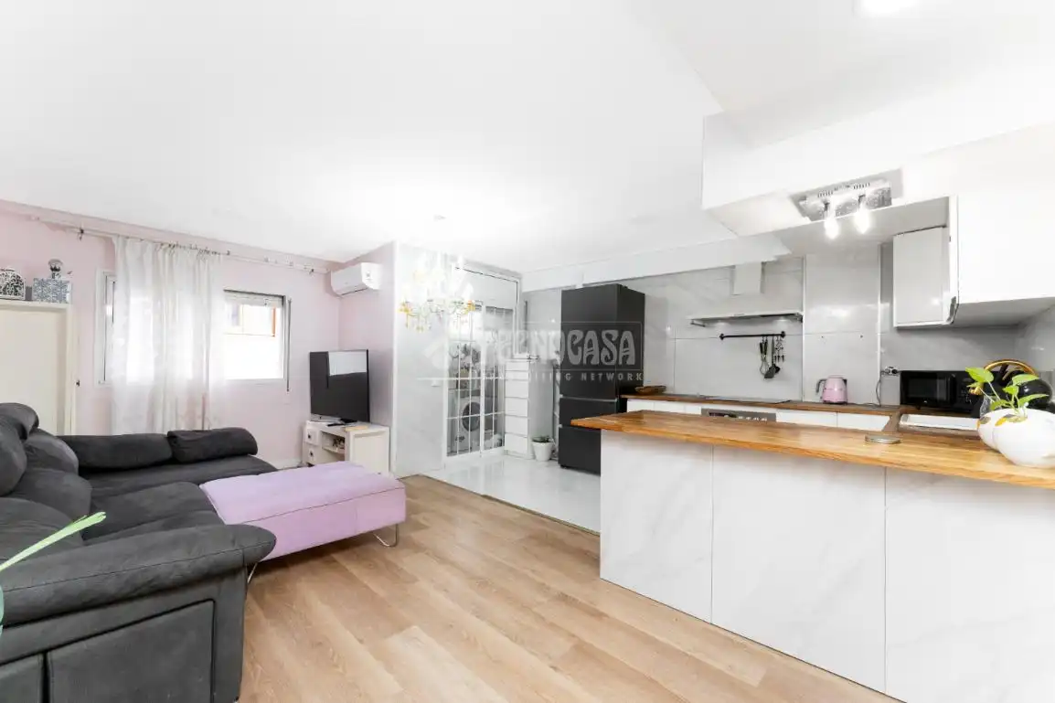 Küche von Wohnung zum Verkauf in Cornellà de Llobregat mit Klimaanlage und Parkett