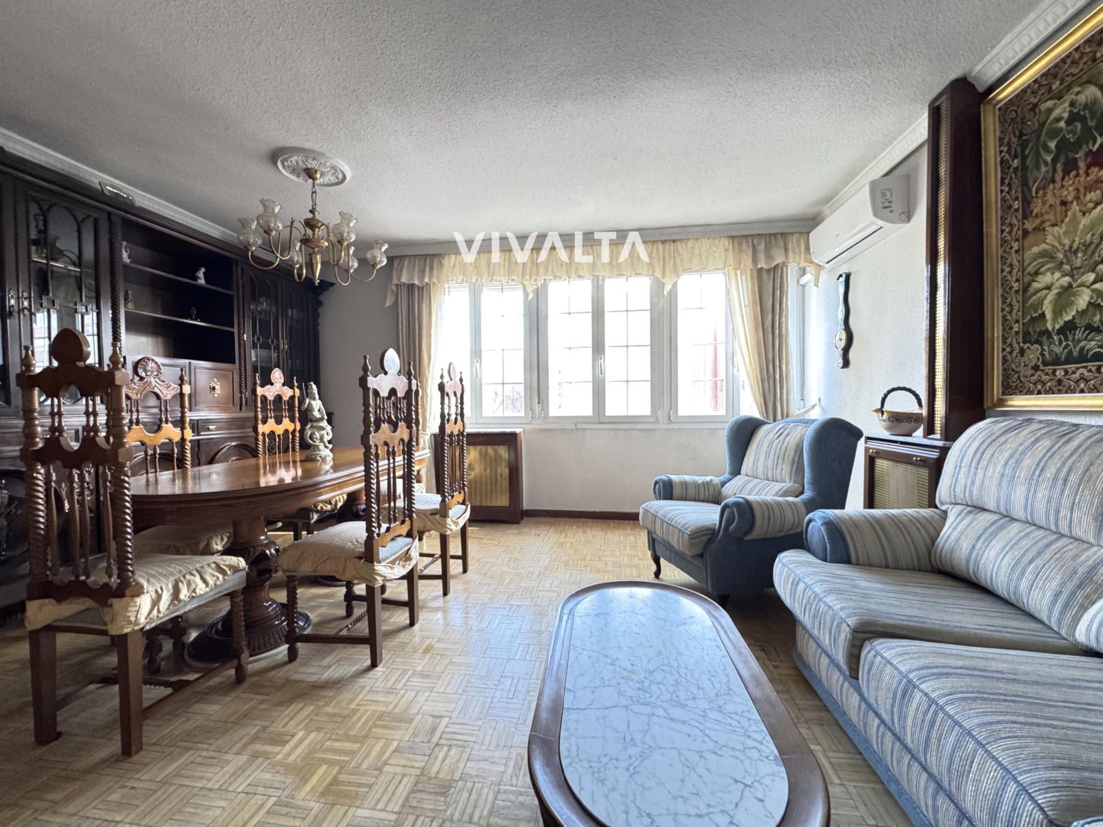 Sala d'estar de Pis en venda en  Madrid Capital amb Aire condicionat, Calefacció i Moblat