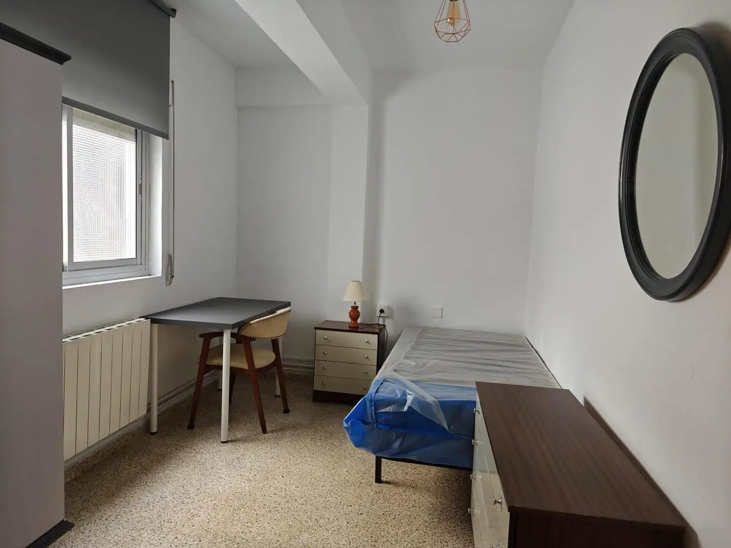 Habitación de Piso para compartir en Granada con Calefacción, Amueblado y Balcón