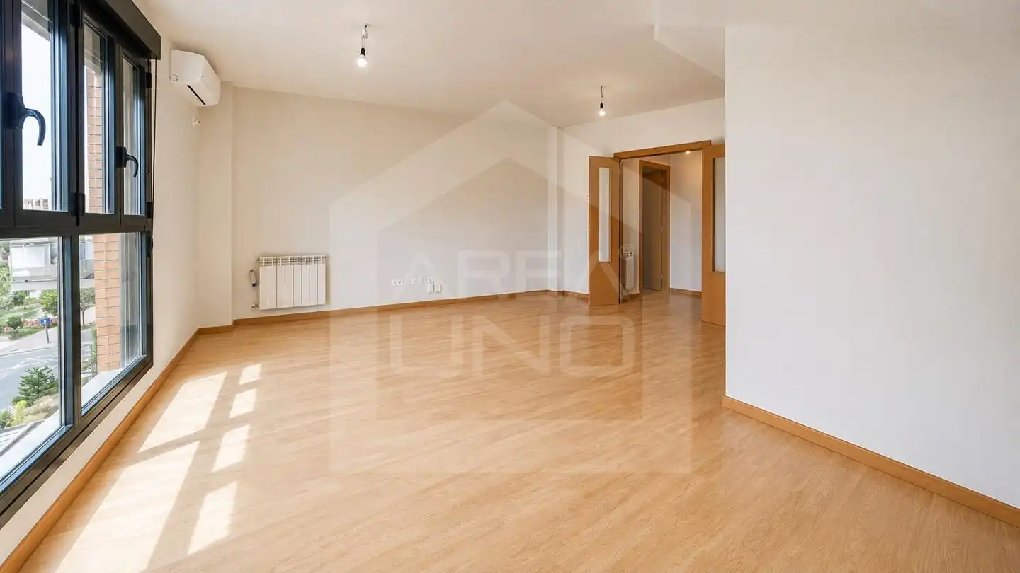 Living room of Flat for rent in Móstoles  with Air Conditioner, Heating and Storage room