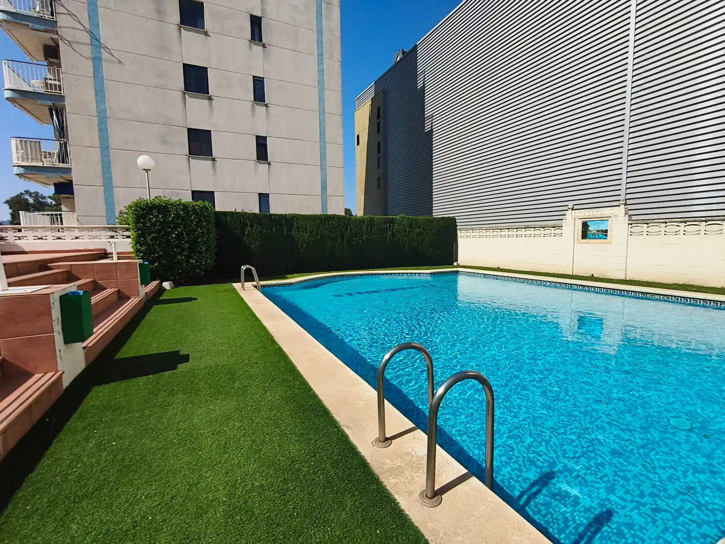 Piscina de Ático en venta en Gandia con Aire acondicionado, Terraza y Amueblado
