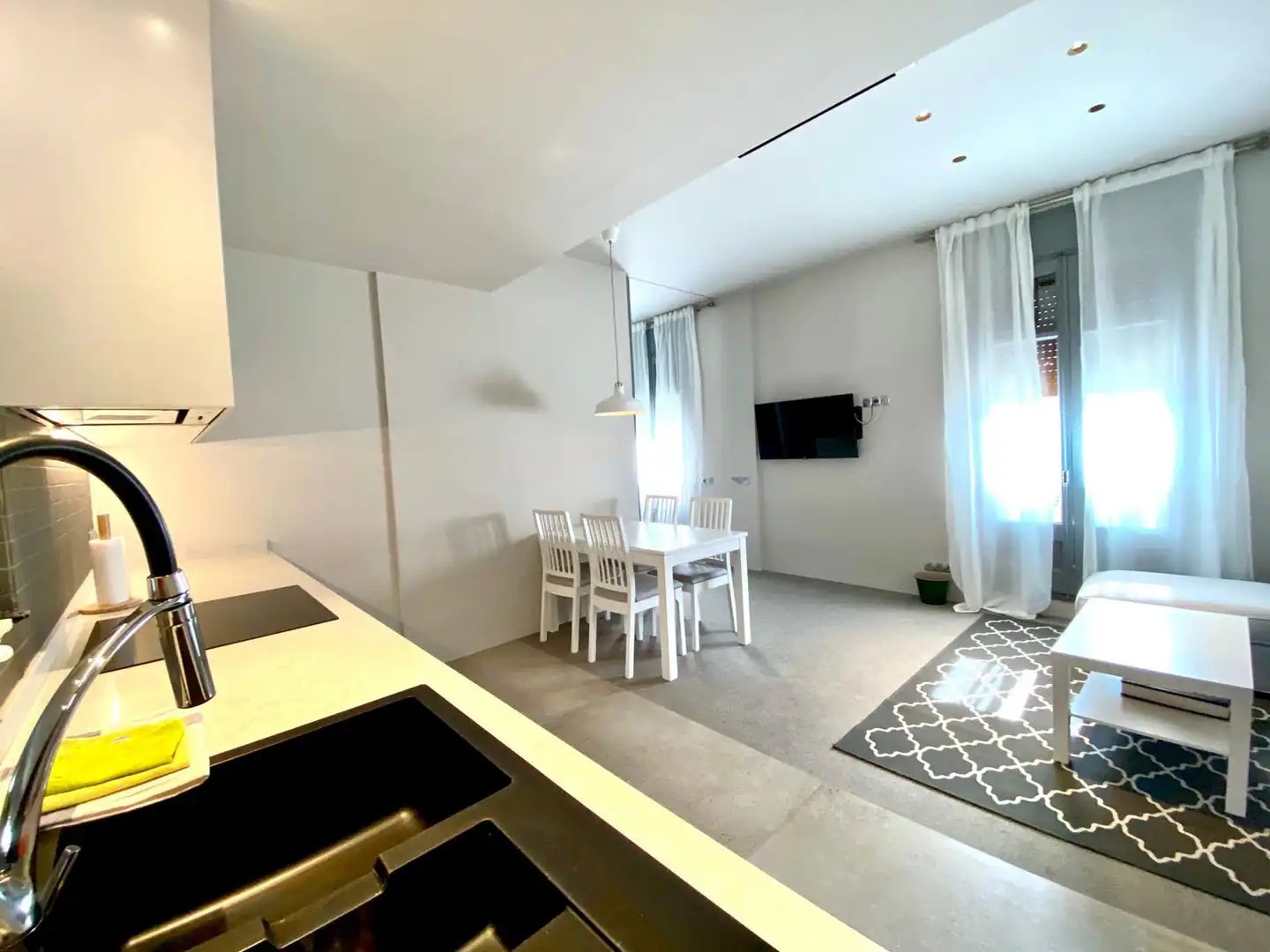 Außenansicht von Wohnung zum Verkauf in Barcelona mit Klimaanlage, Heizung und Parkett