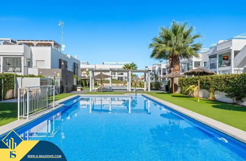 Flat with pool for sale in Nueva Torrevieja - Aguas Nuevas